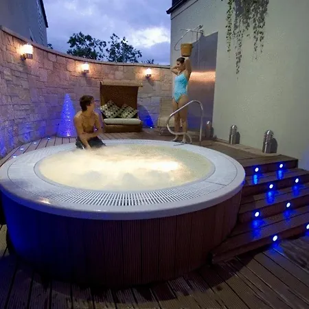 Hillgrove Hotel, Leisure & موناغان