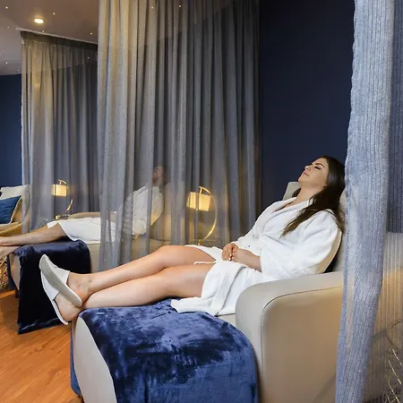 فندق Hillgrove Hotel, Leisure & 4*