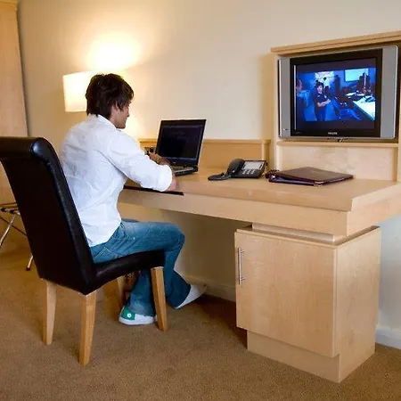 Hillgrove Hotel, Leisure &