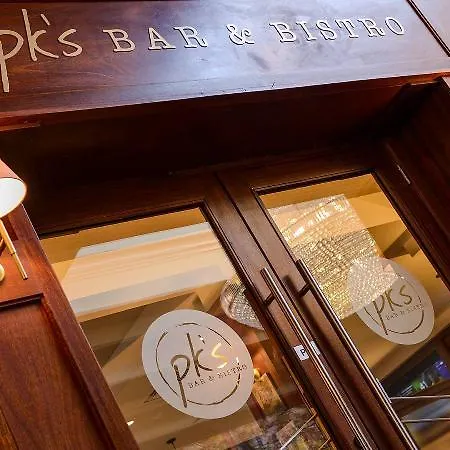 Hillgrove Hotel, Leisure & فندق