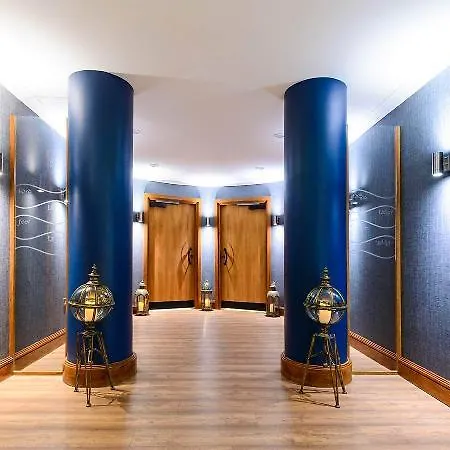 Hillgrove Hotel, Leisure & Szálloda