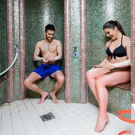 فندق Hillgrove Hotel, Leisure & 4*