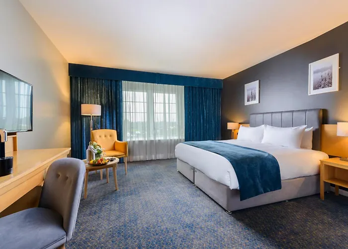 Hillgrove Hotel, Leisure & Отель 4*