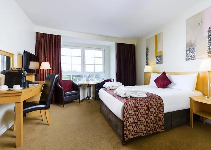 Отель Hillgrove Hotel, Leisure &