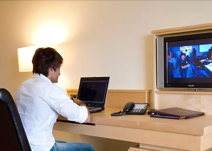 Hillgrove Hotel, Leisure & Отель 4*