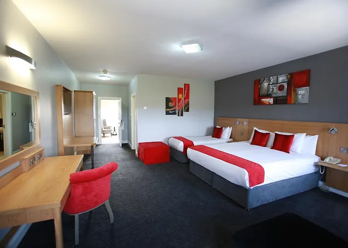 Отель Hillgrove Hotel, Leisure & 4*