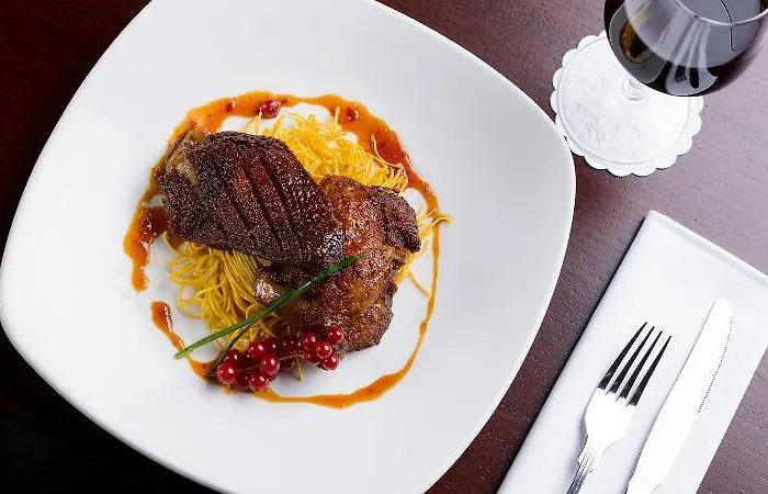 Отель Hillgrove Hotel, Leisure & 4*